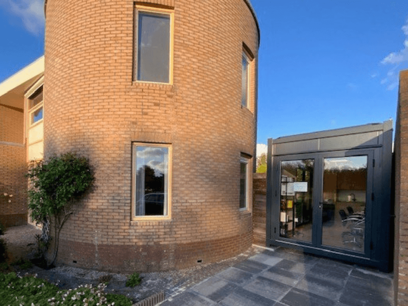 tuinkantoor bouwen naast het huis van finish profiles